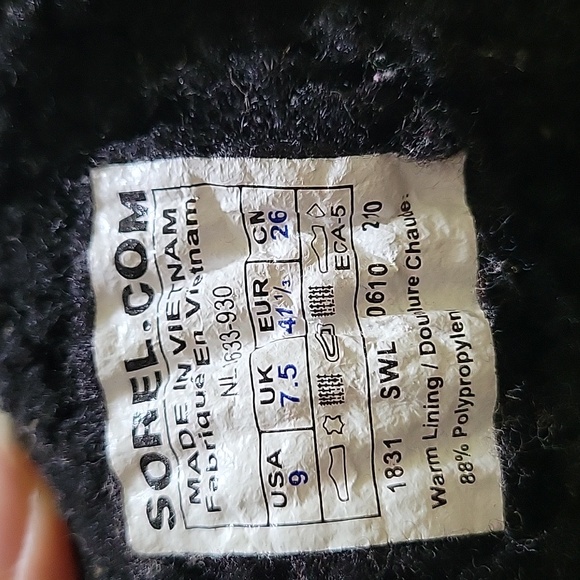 Sorel snow boots size 9 - Picture 4 of 8